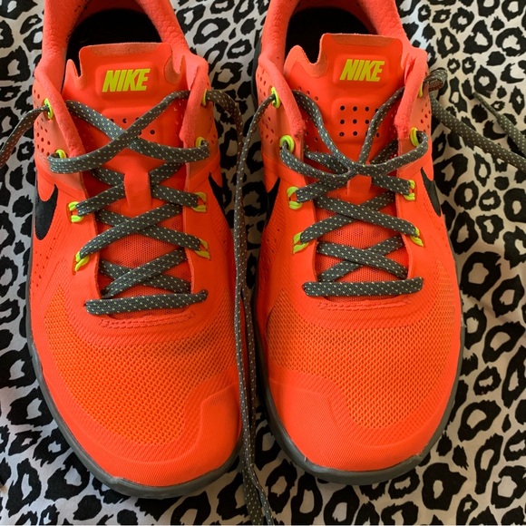 Nike Metcon FlyWire Cross-Training Sneakers - Picture 9 of 12